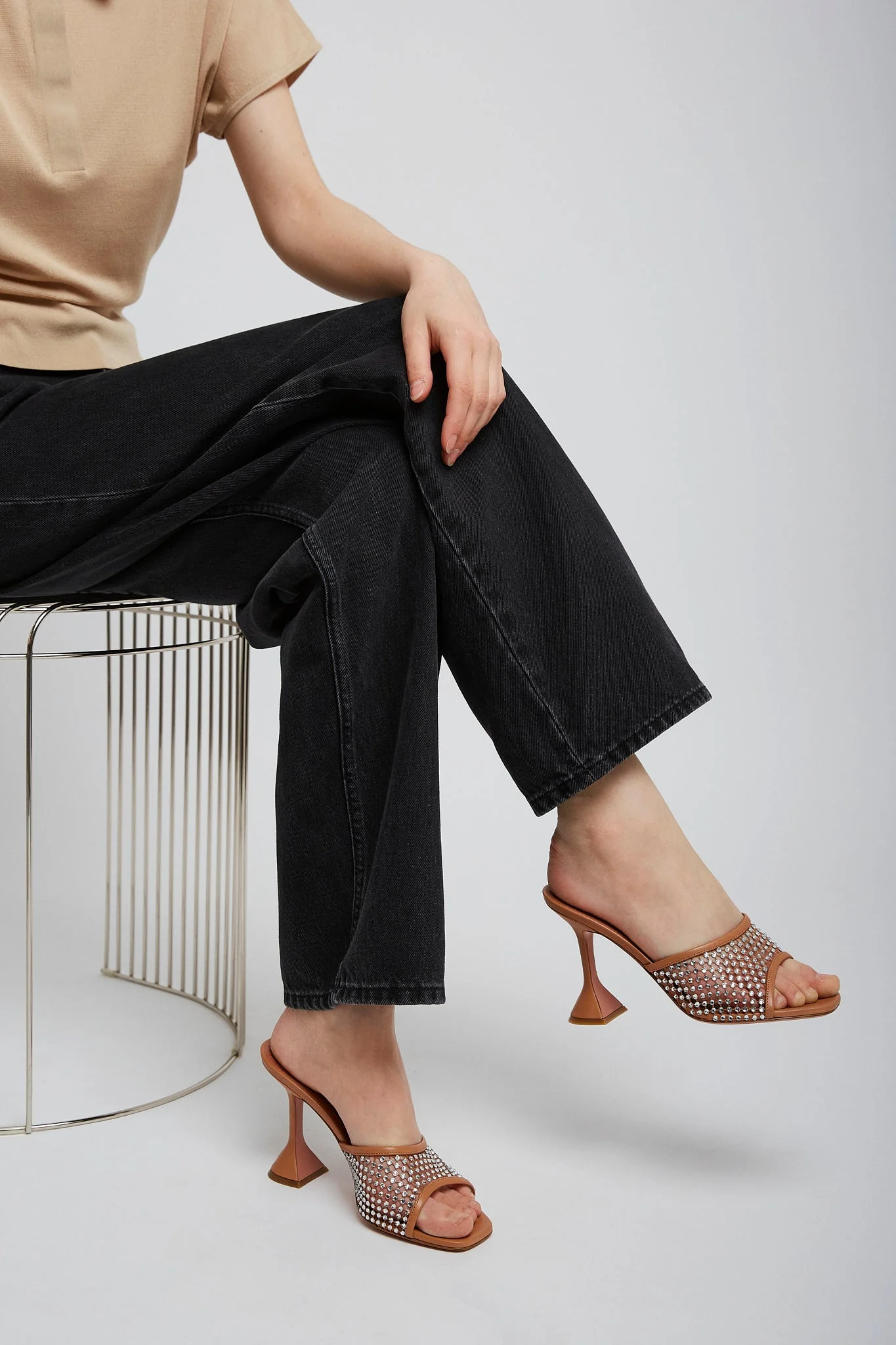Lupita 95 beige crystal mules - Image 5