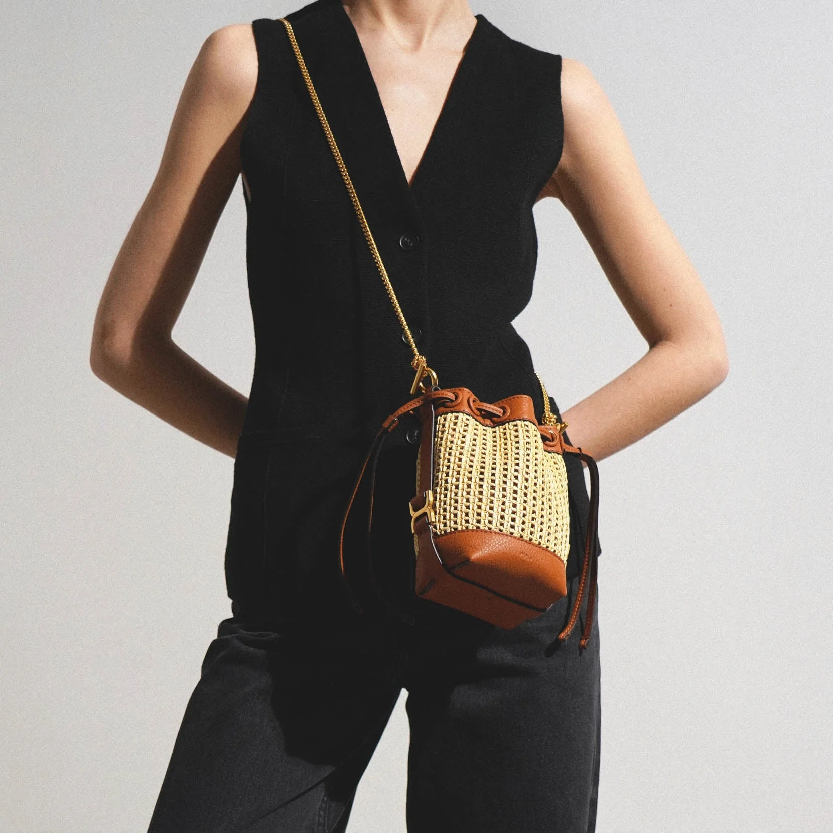 Marcie raffia bucket bag - Image 6