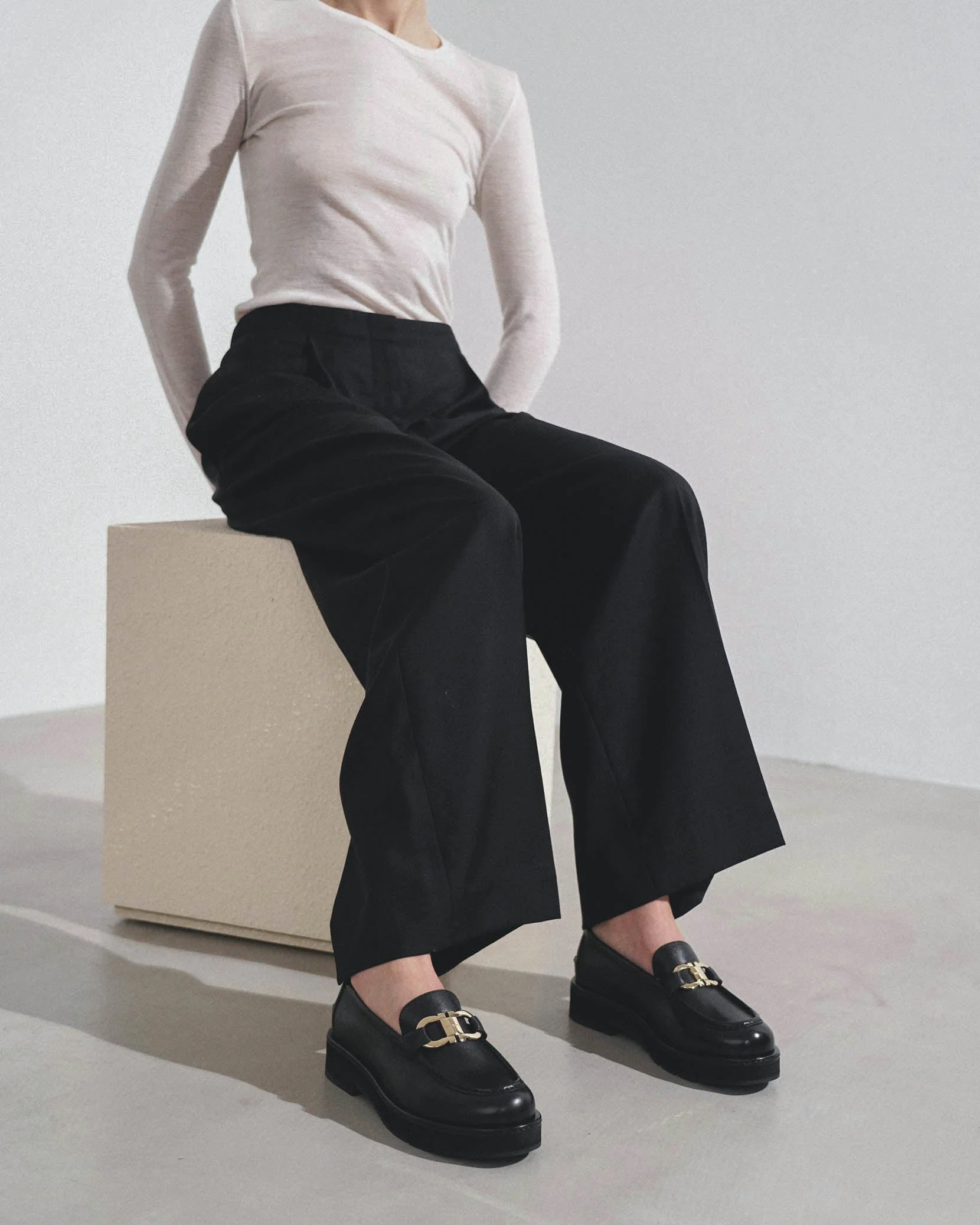 Maryan lug black leather loafer - Image 2