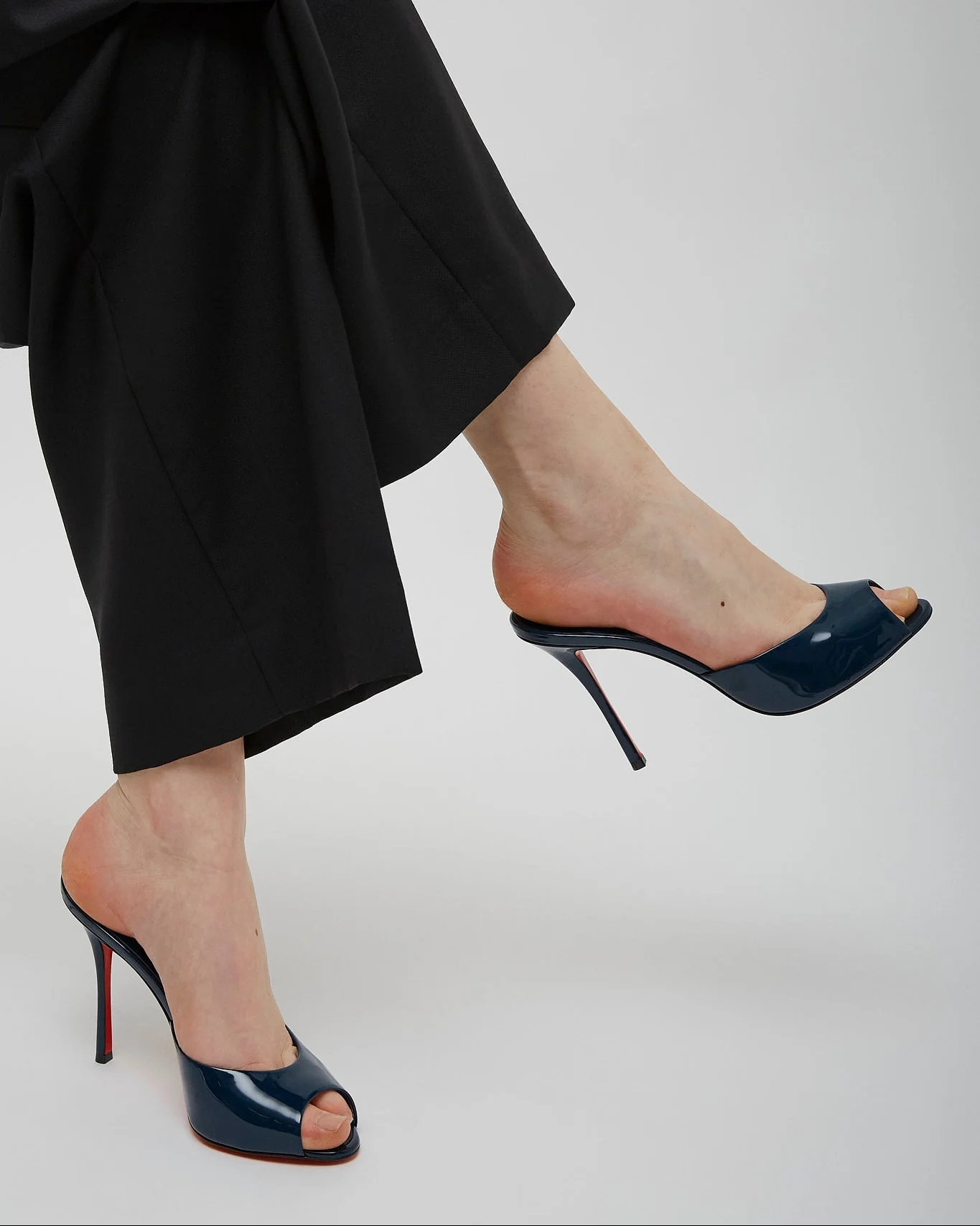 Me Dolly 100 Blue Patent Mules - Image 2