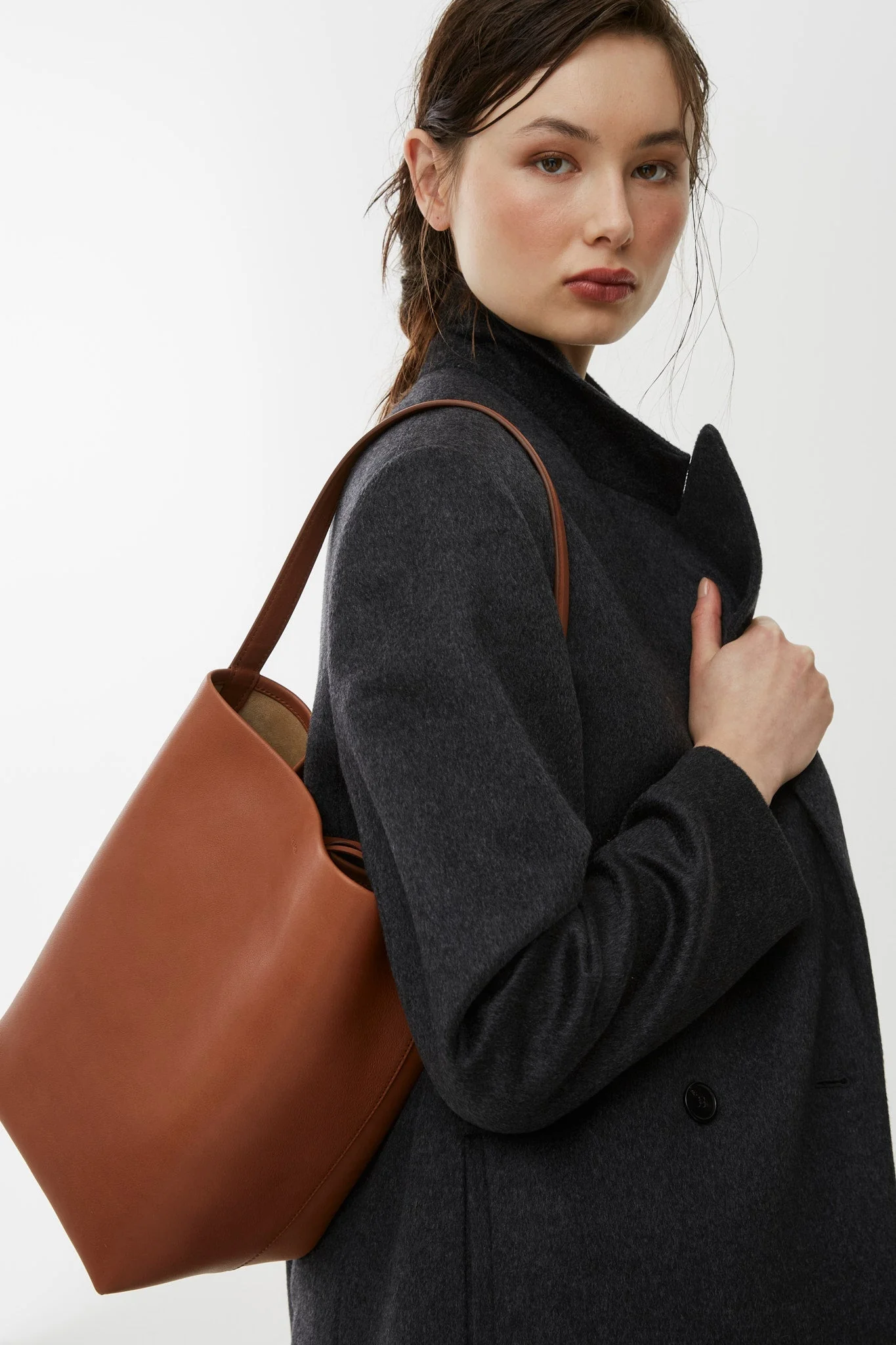 Medium N/S Park dark cuir tote bag - Image 2