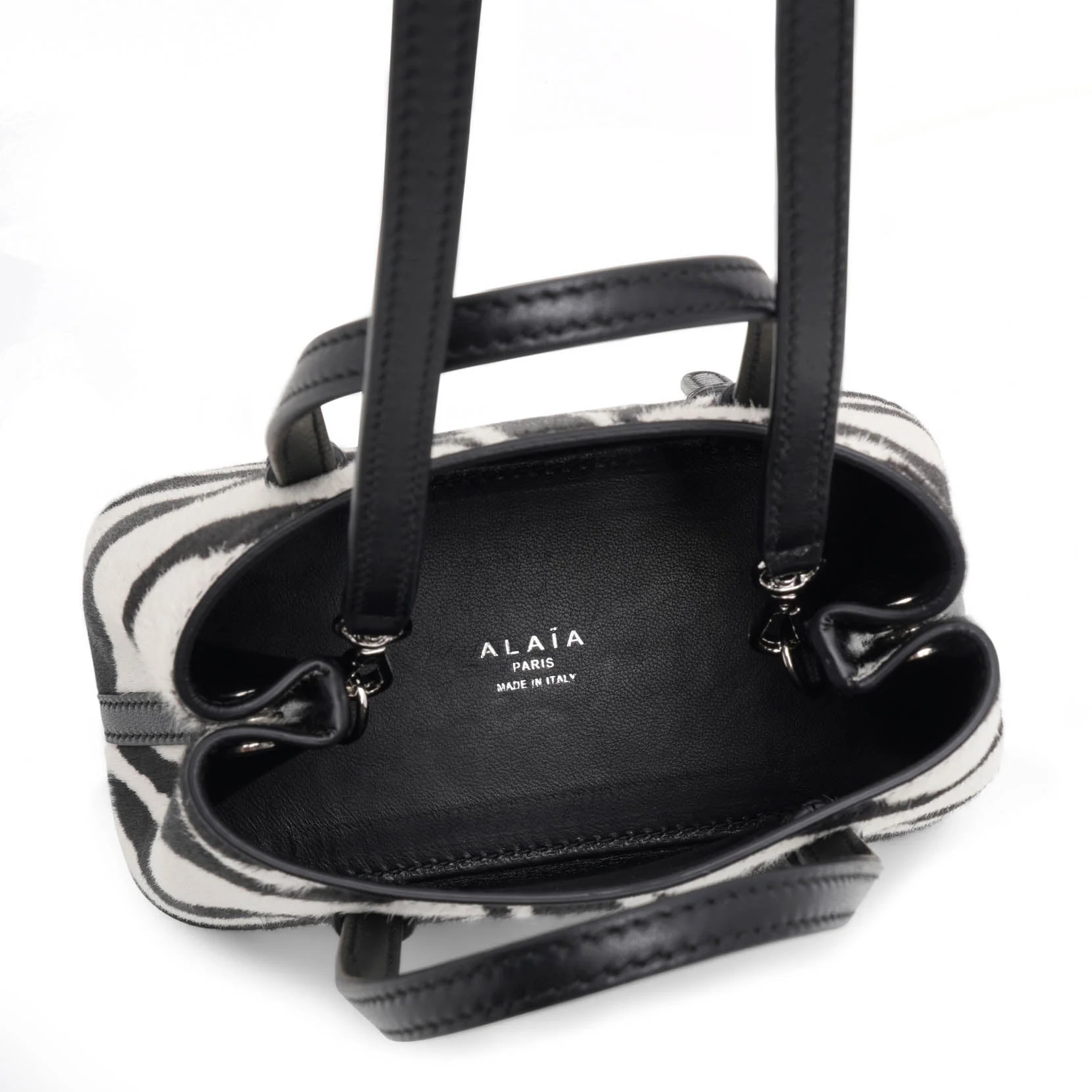 Mina 16 black and white tote bag - Image 5