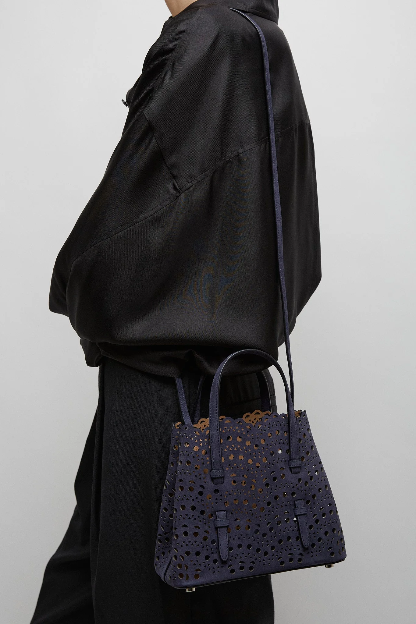 Mina 20 dark blue leather tote bag - Image 2