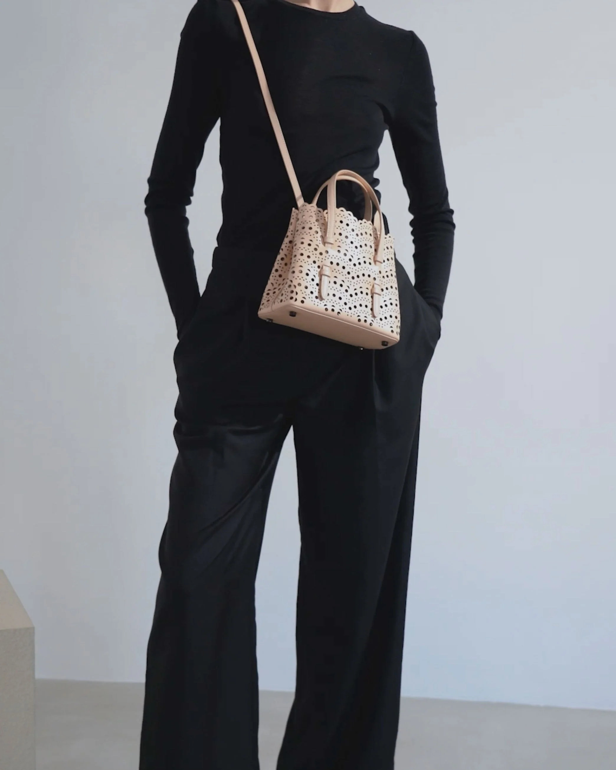 Mina 20 vienne vague beige leather tote bag - Image 7