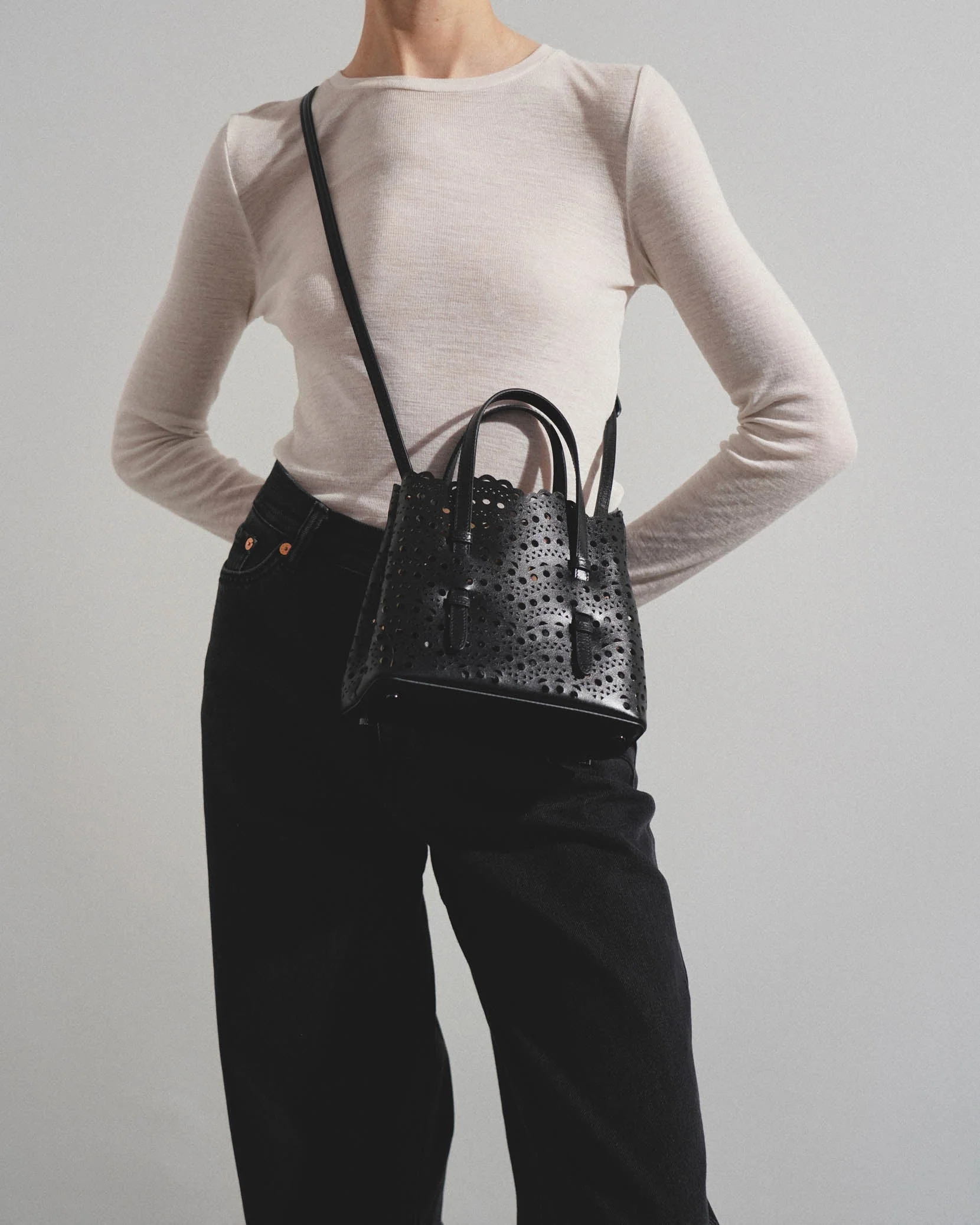 Mina 20 vienne vague black leather tote bag - Image 2