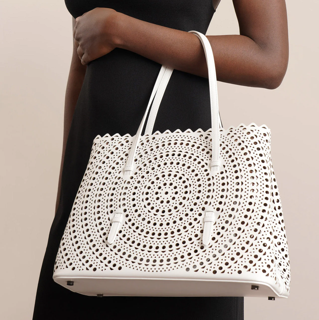 Mina 32 vienne circulaire white tote bag - Image 6