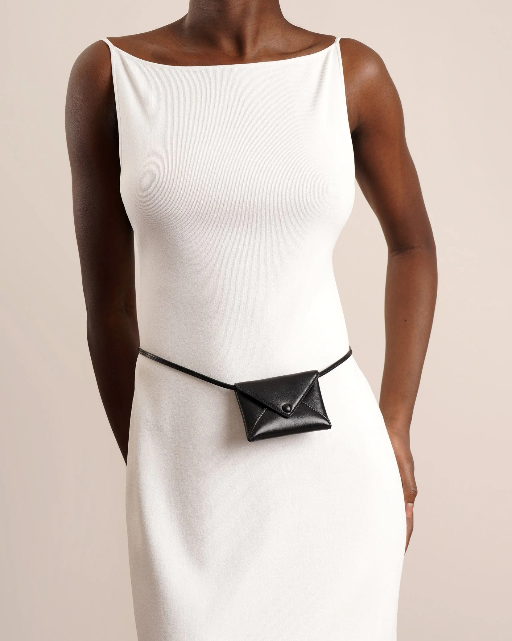 Mini Envelope black leather shoulder bag - Image 2
