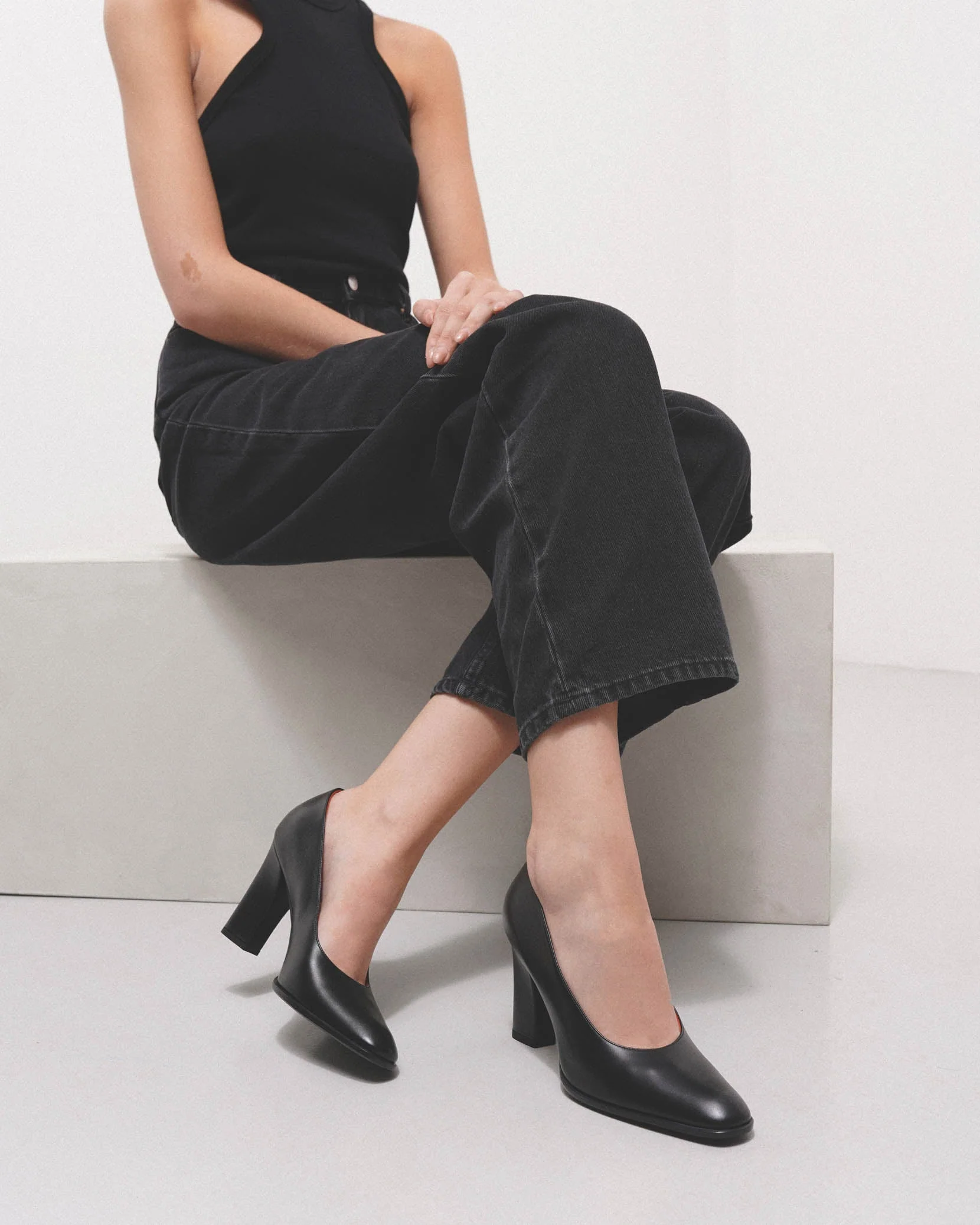 Olivia black leather pumps - Image 2
