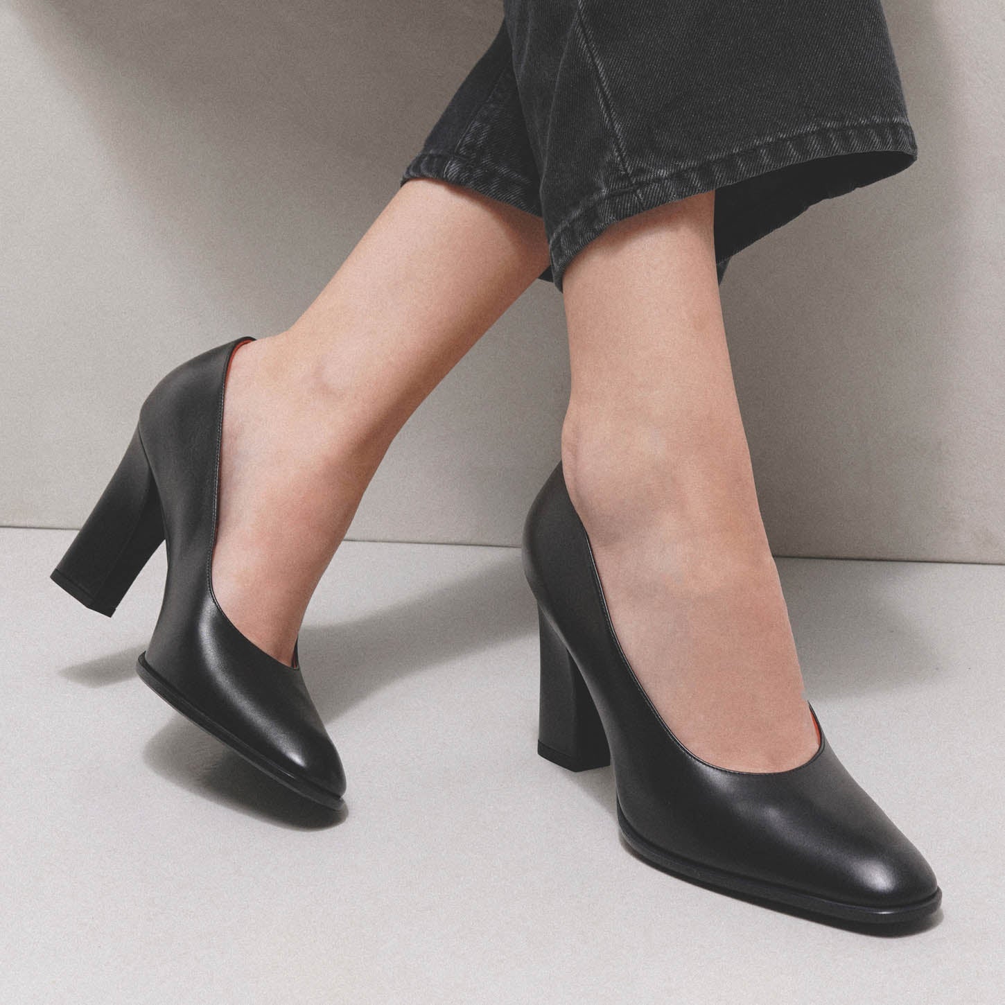 Olivia black leather pumps - Image 6