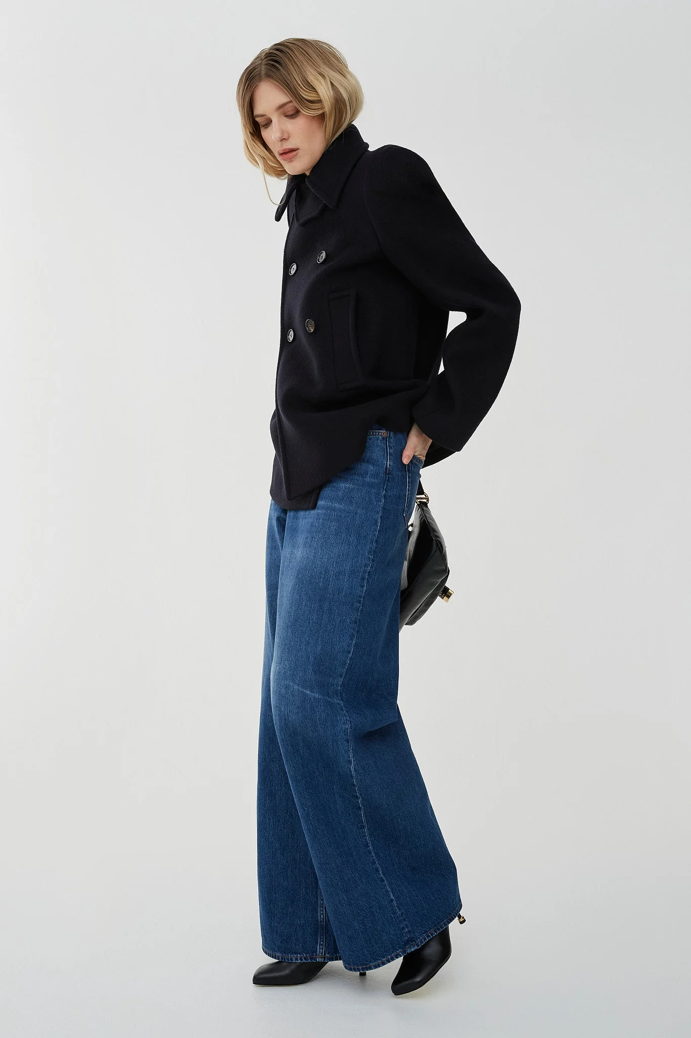 Oversized short wool coat - Image 4