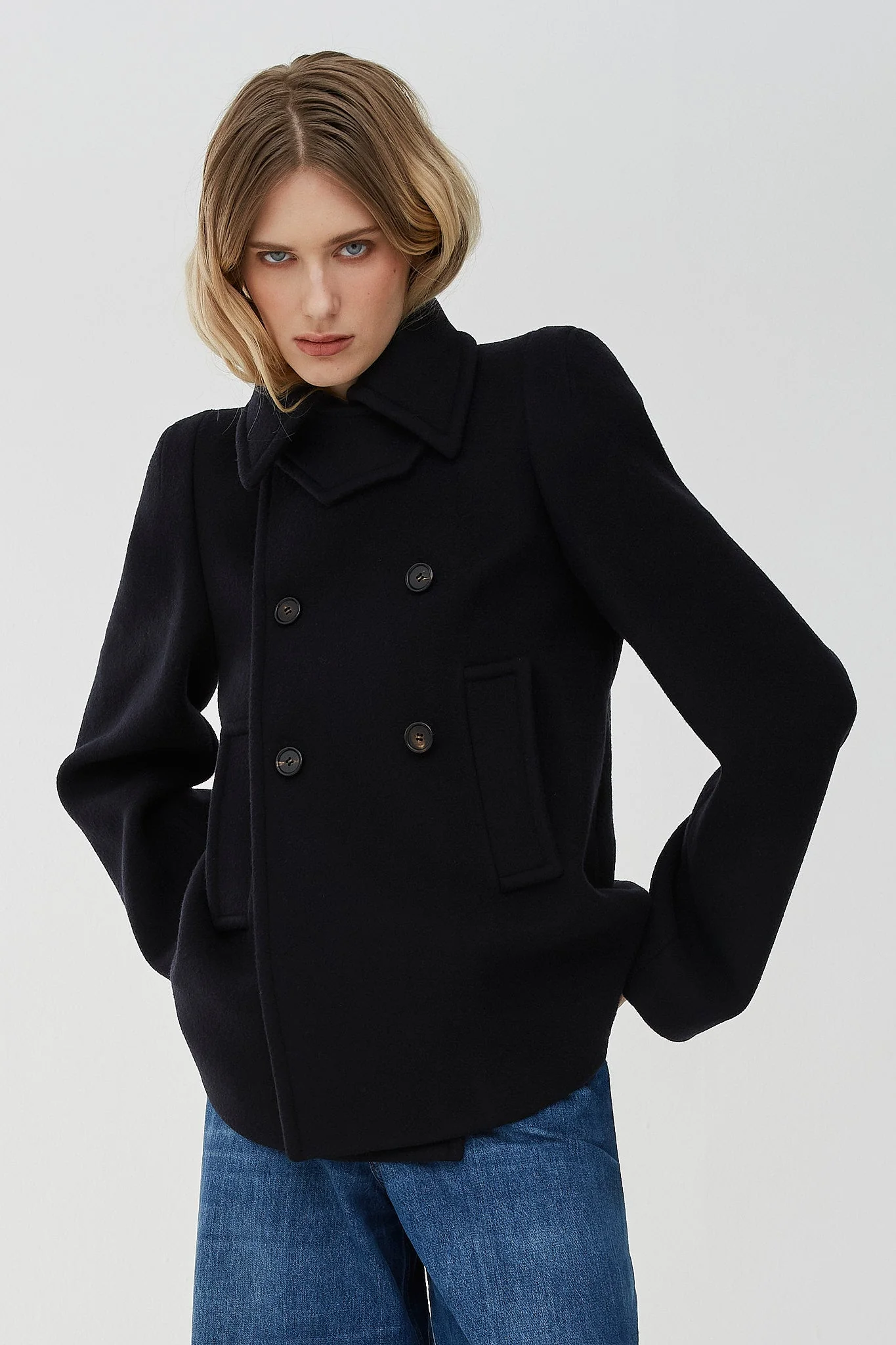 Oversized short wool coat - Image 6