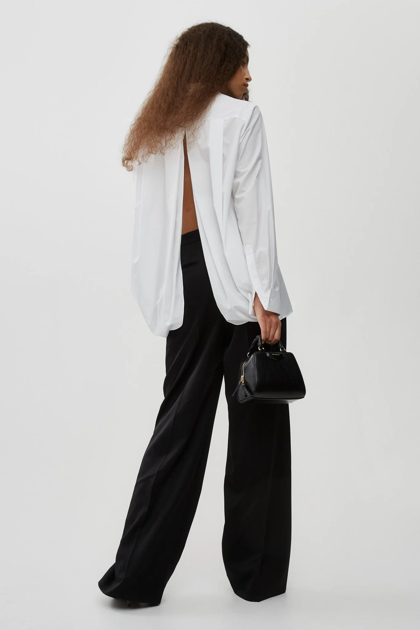 Oversized white shirt in poplin with open back - Image 3