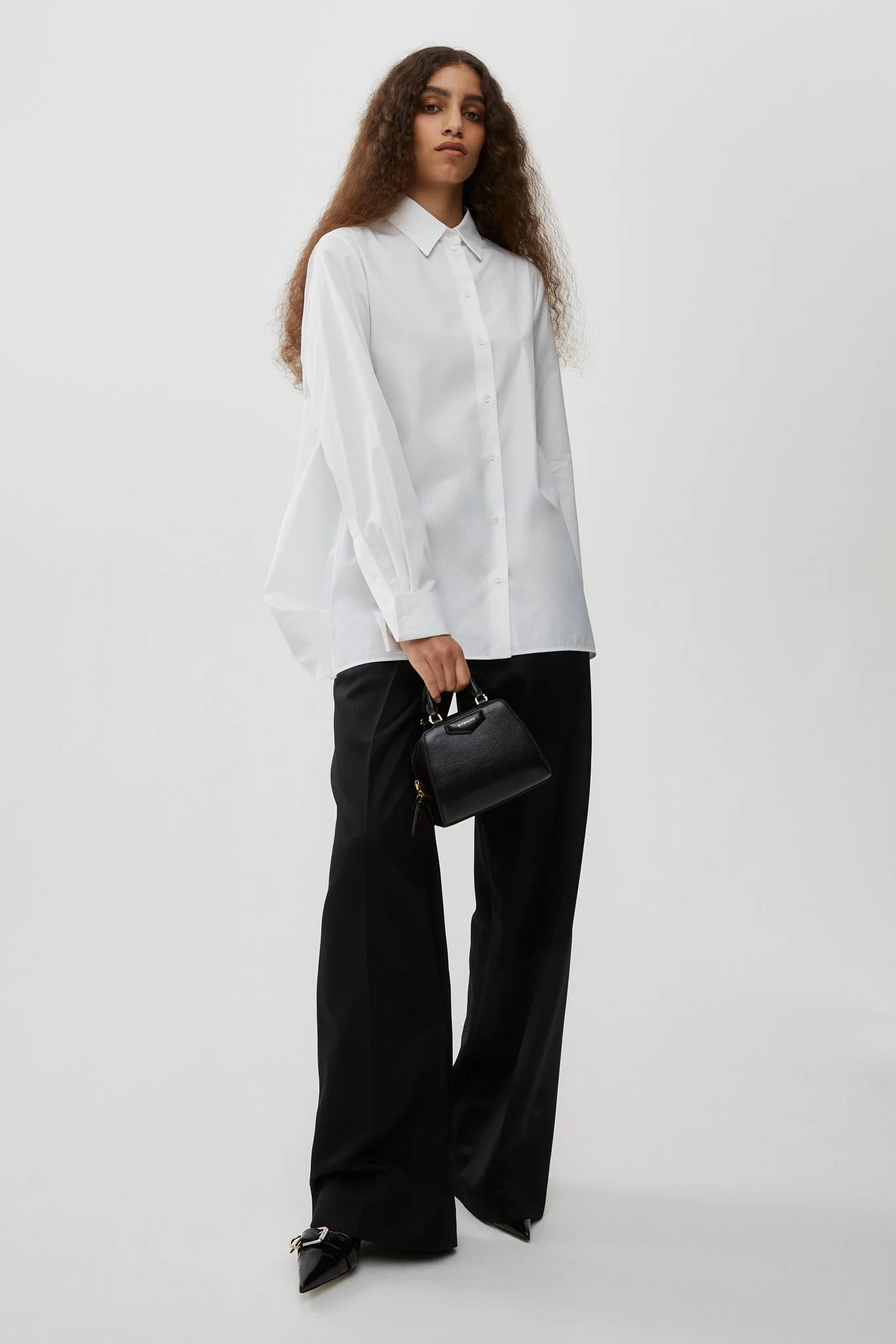 Oversized white shirt in poplin with open back - Image 4