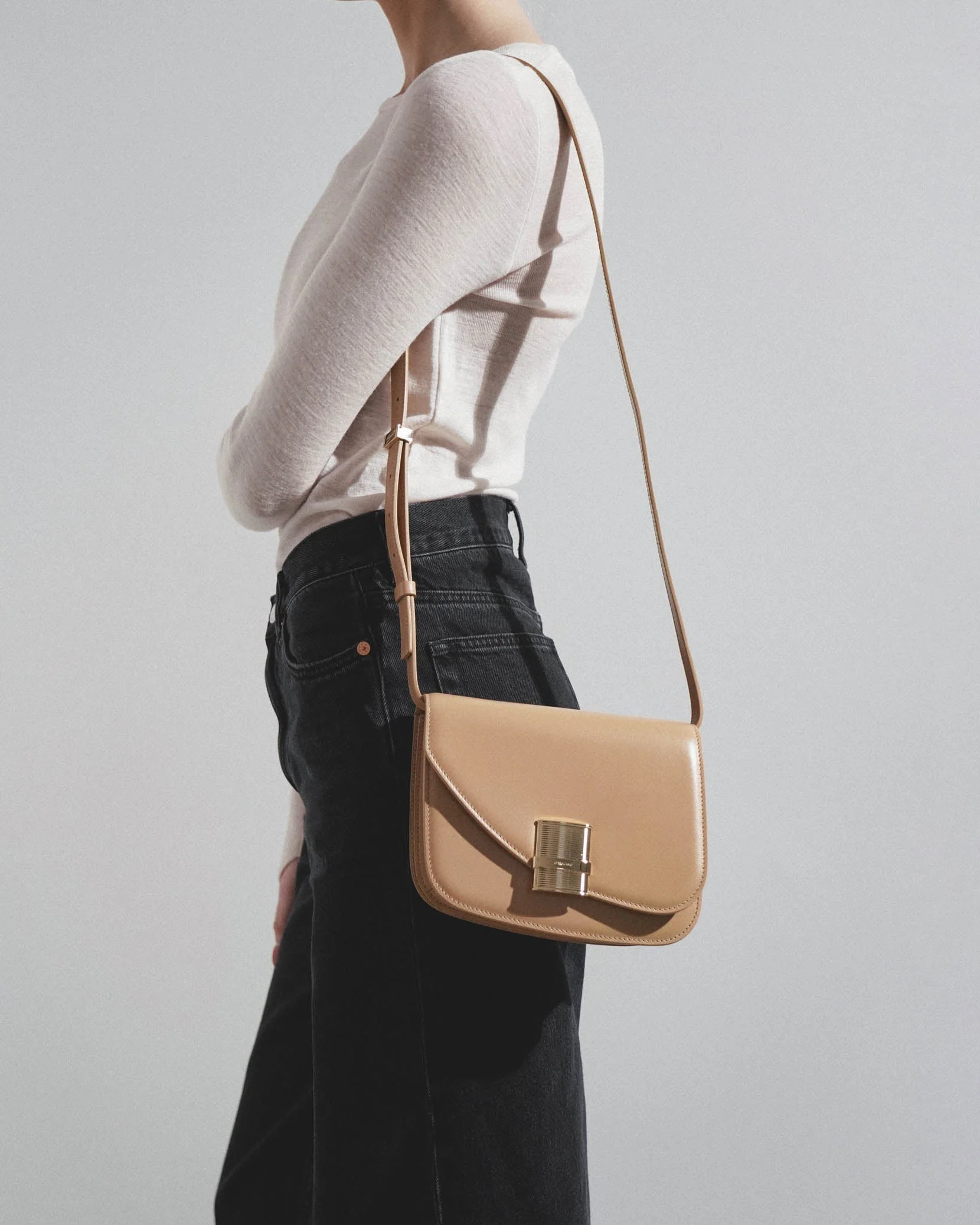 Oyster small light camel bag - Image 2