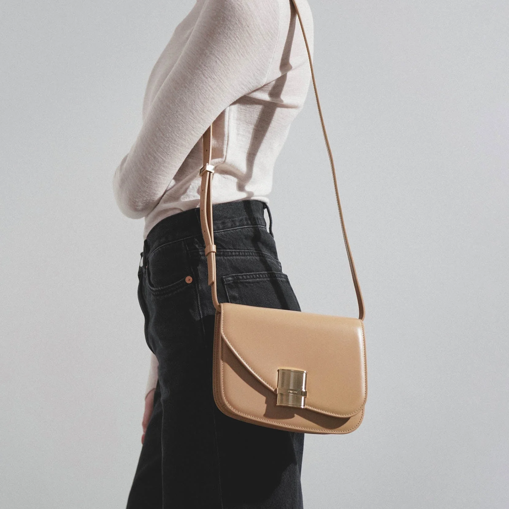 Oyster small light camel bag - Image 7