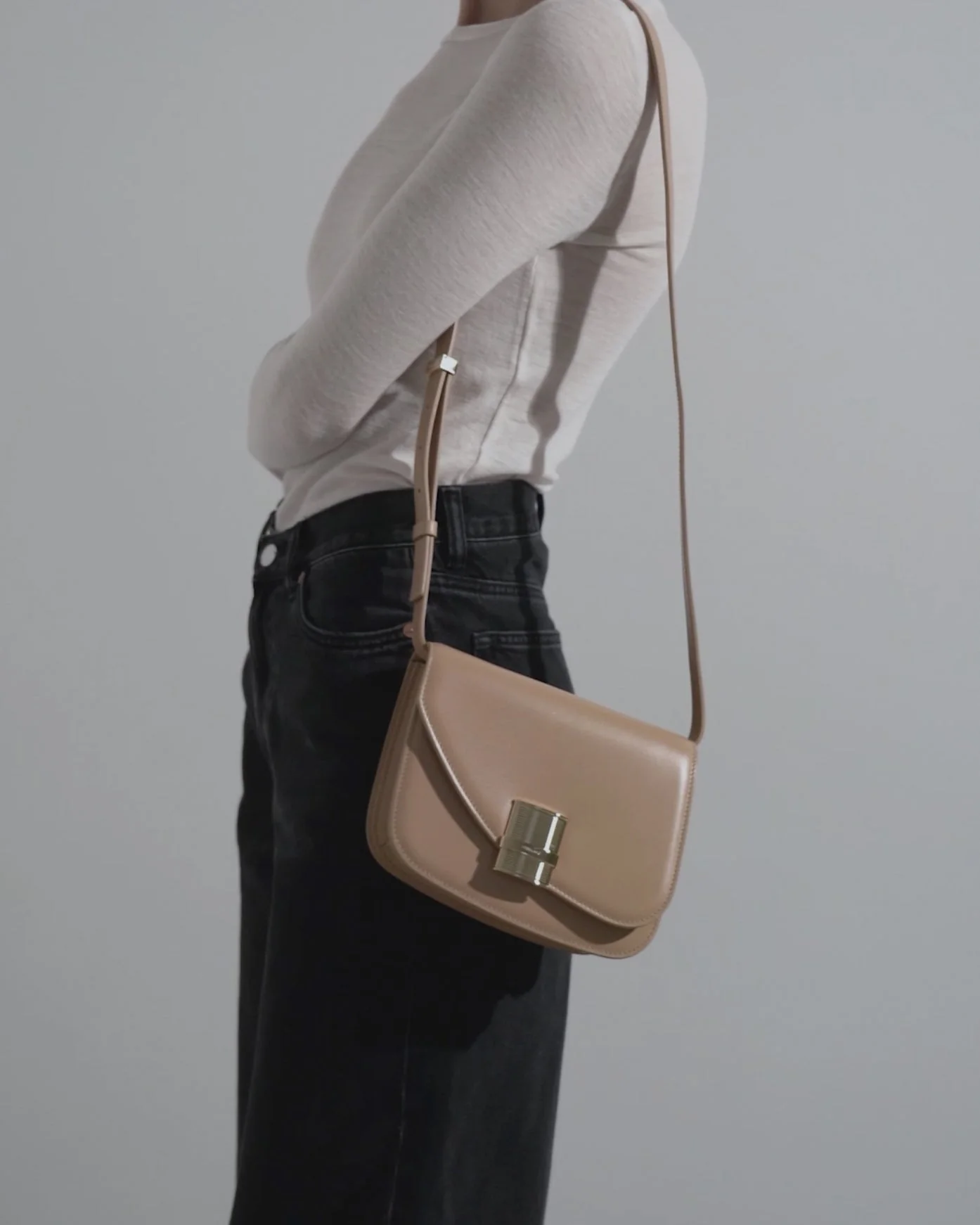 Oyster small light camel bag - Image 8