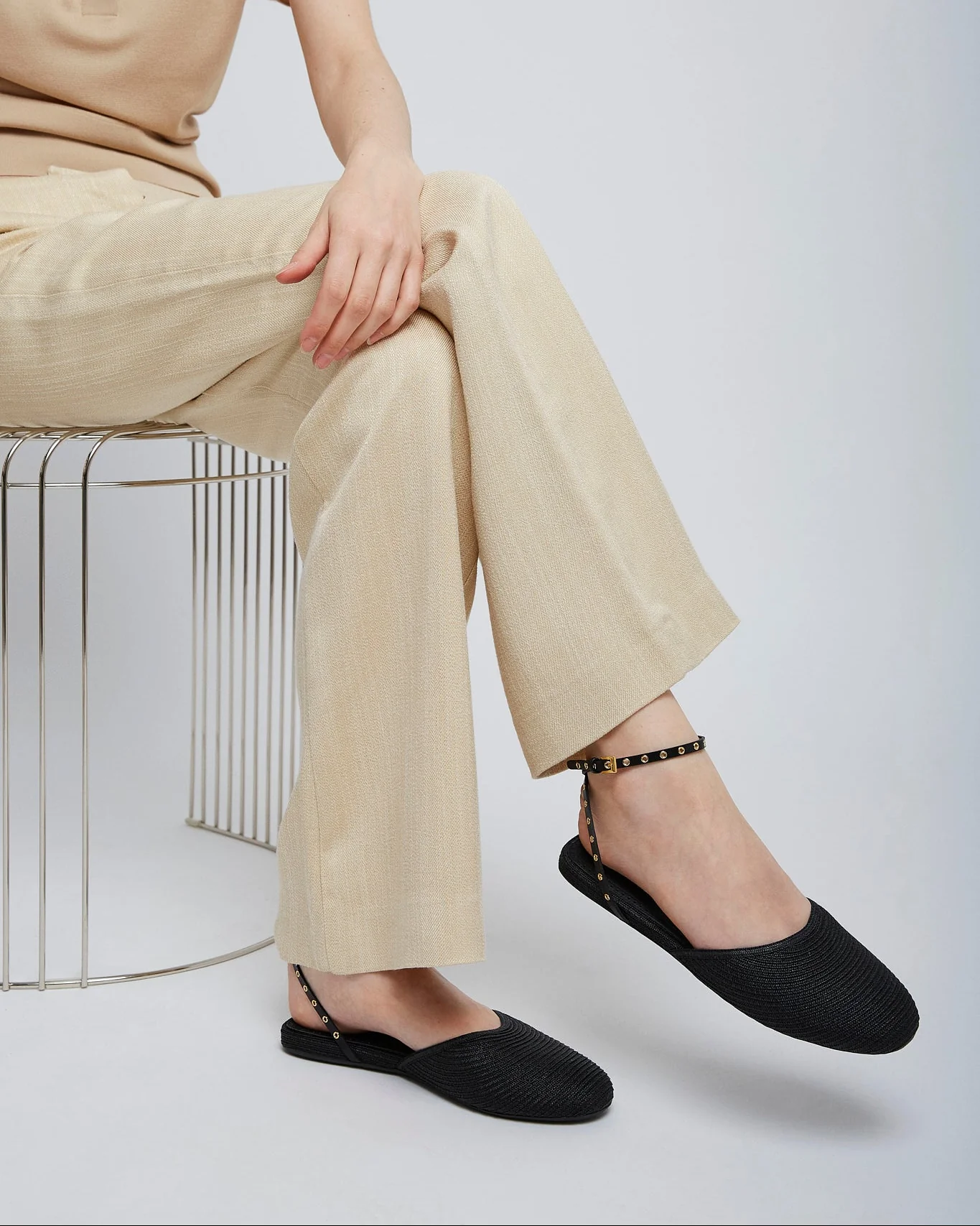 Paper straw black flat sandals - Image 2