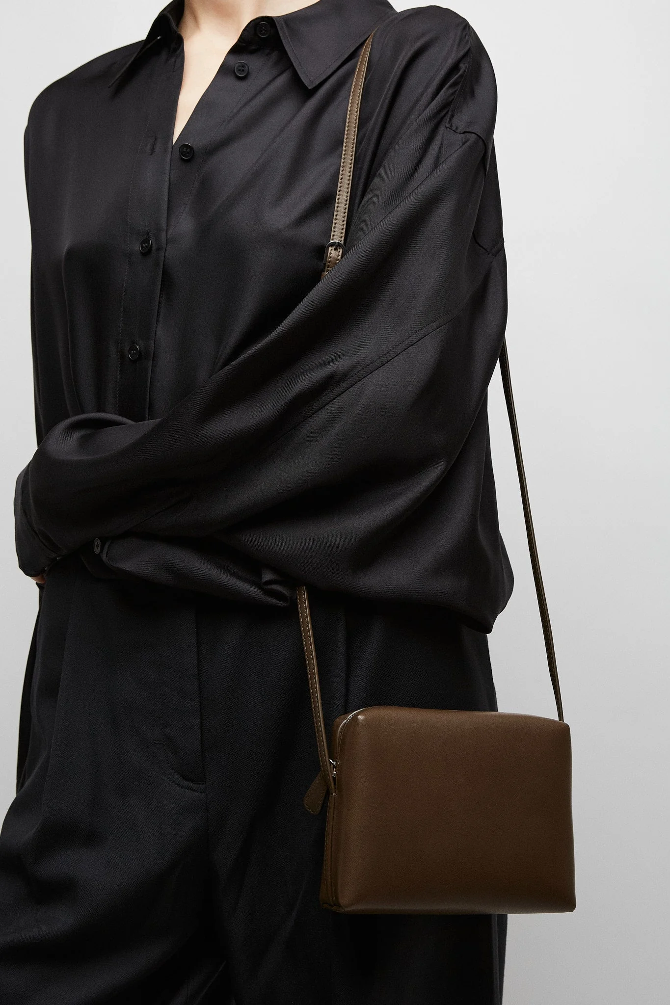 Regent crossbody grey bag - Image 2