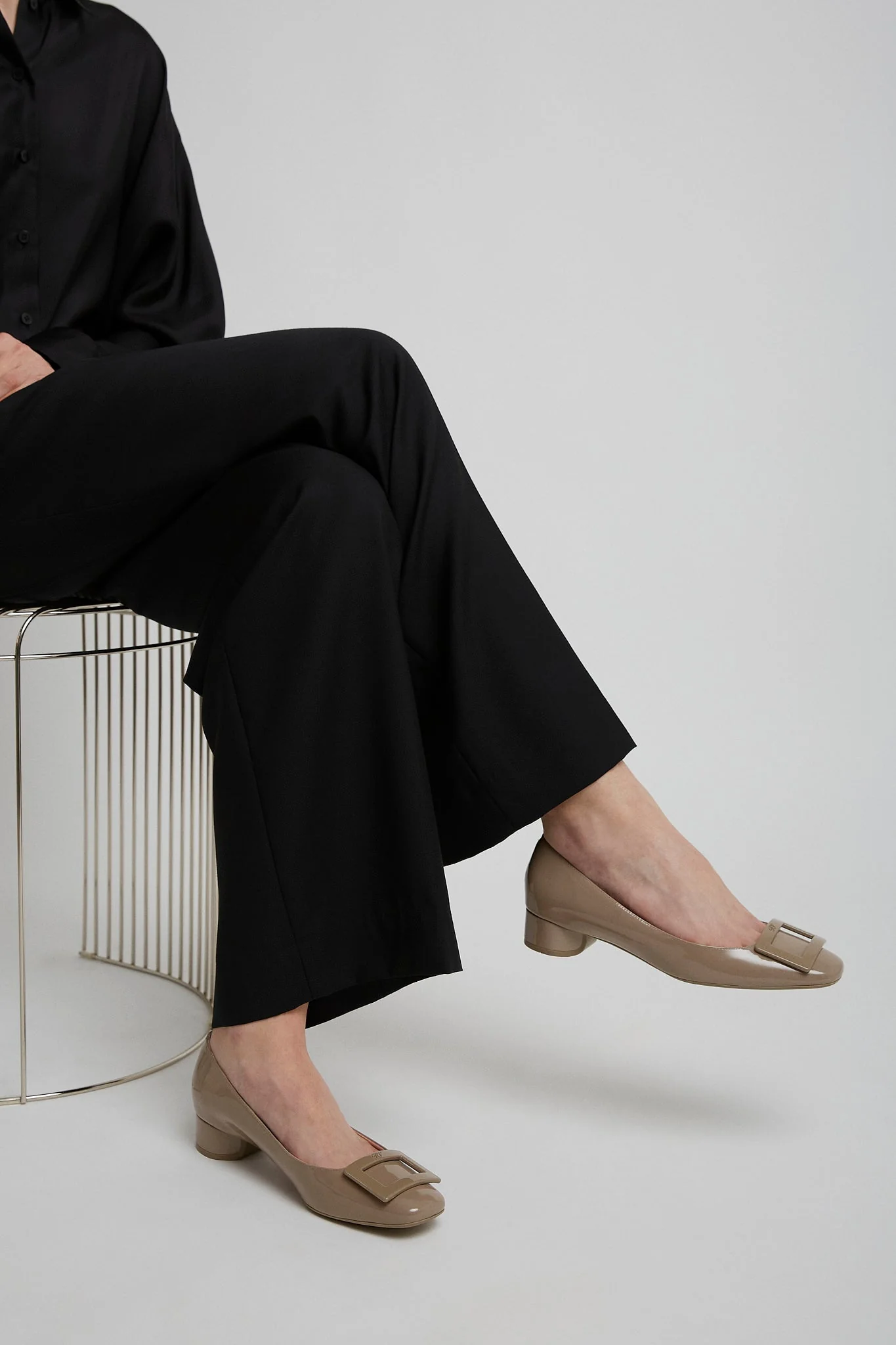 Roundy 25 beige patent pumps - Image 6