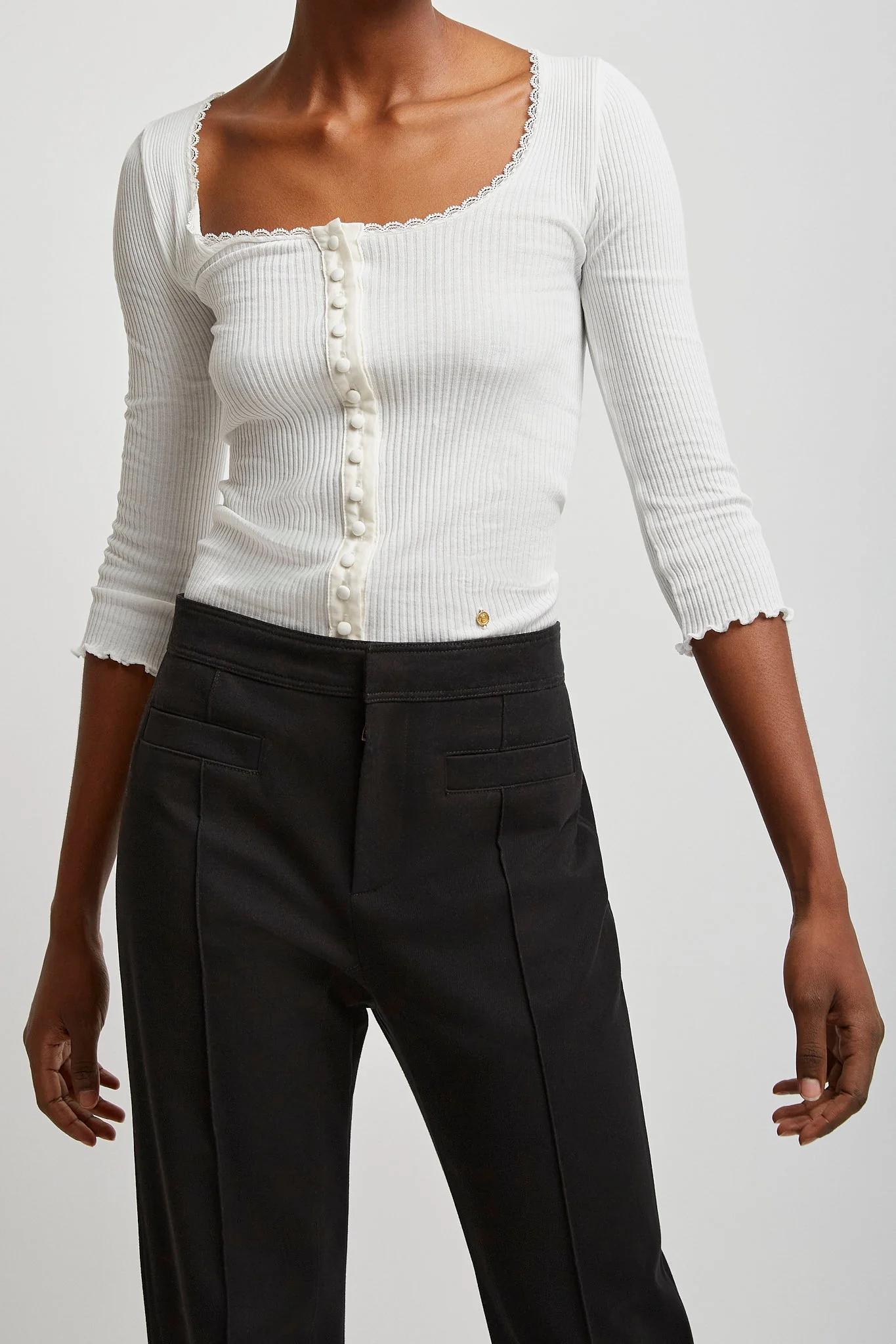 Scoop-neck fitted white cardigan - Image 4