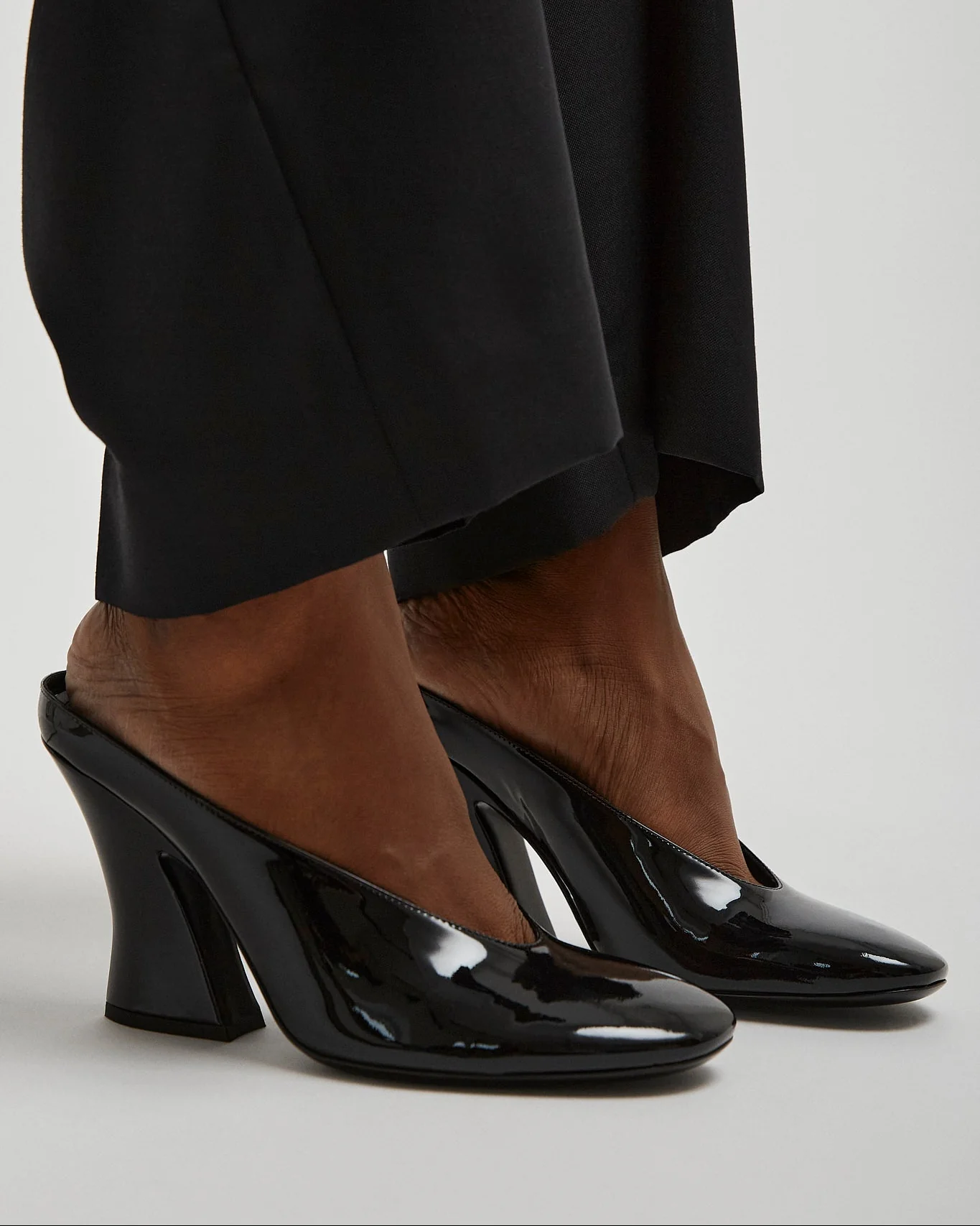 Sculpted heeled 95 black patent mules - Image 2