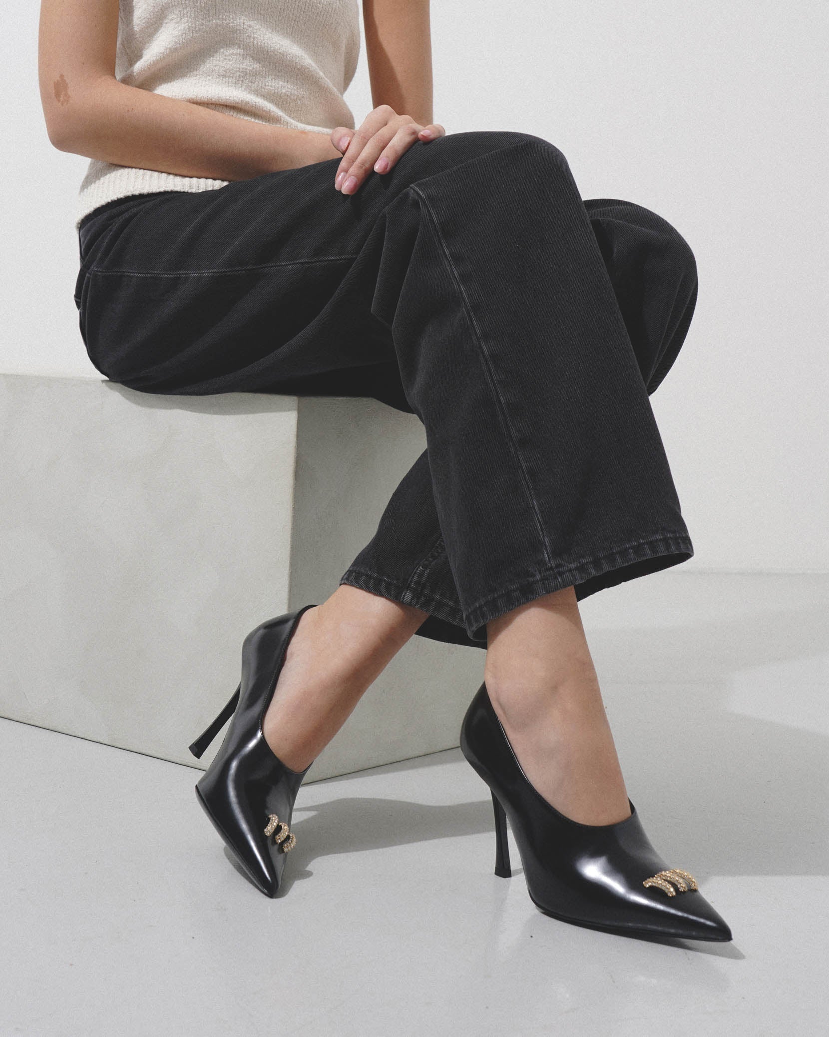 Show 95 black ring pumps - Image 2