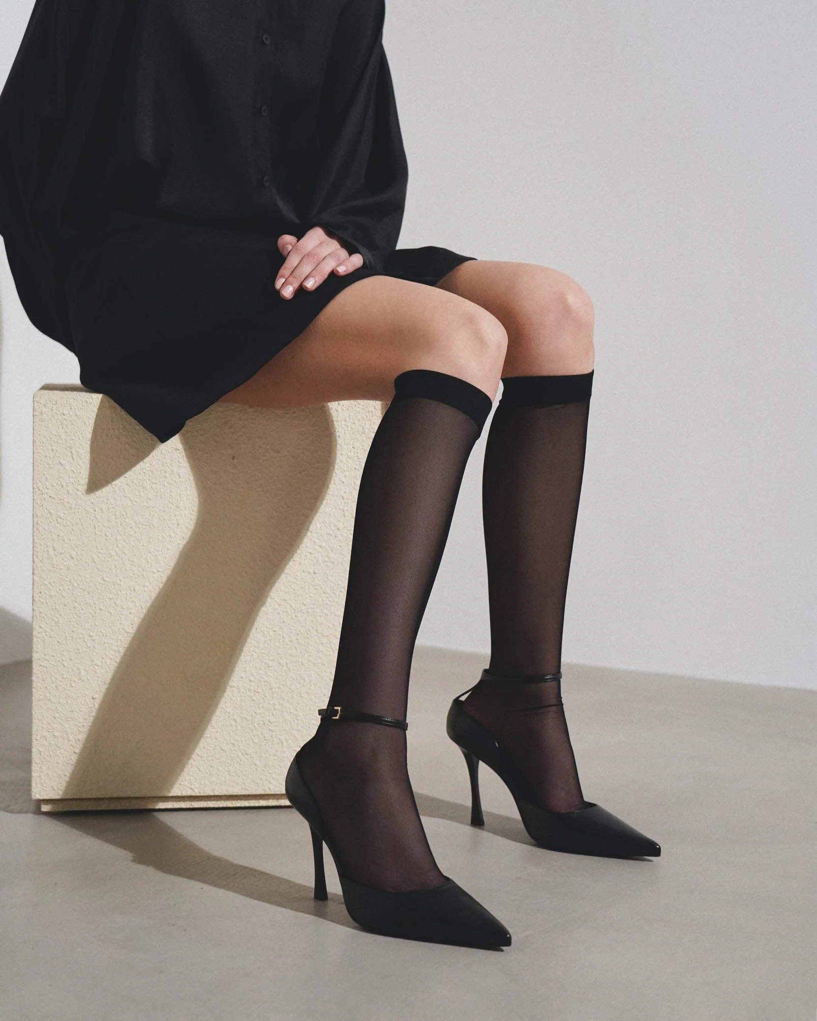 Show 95 black stocking pumps - Image 2