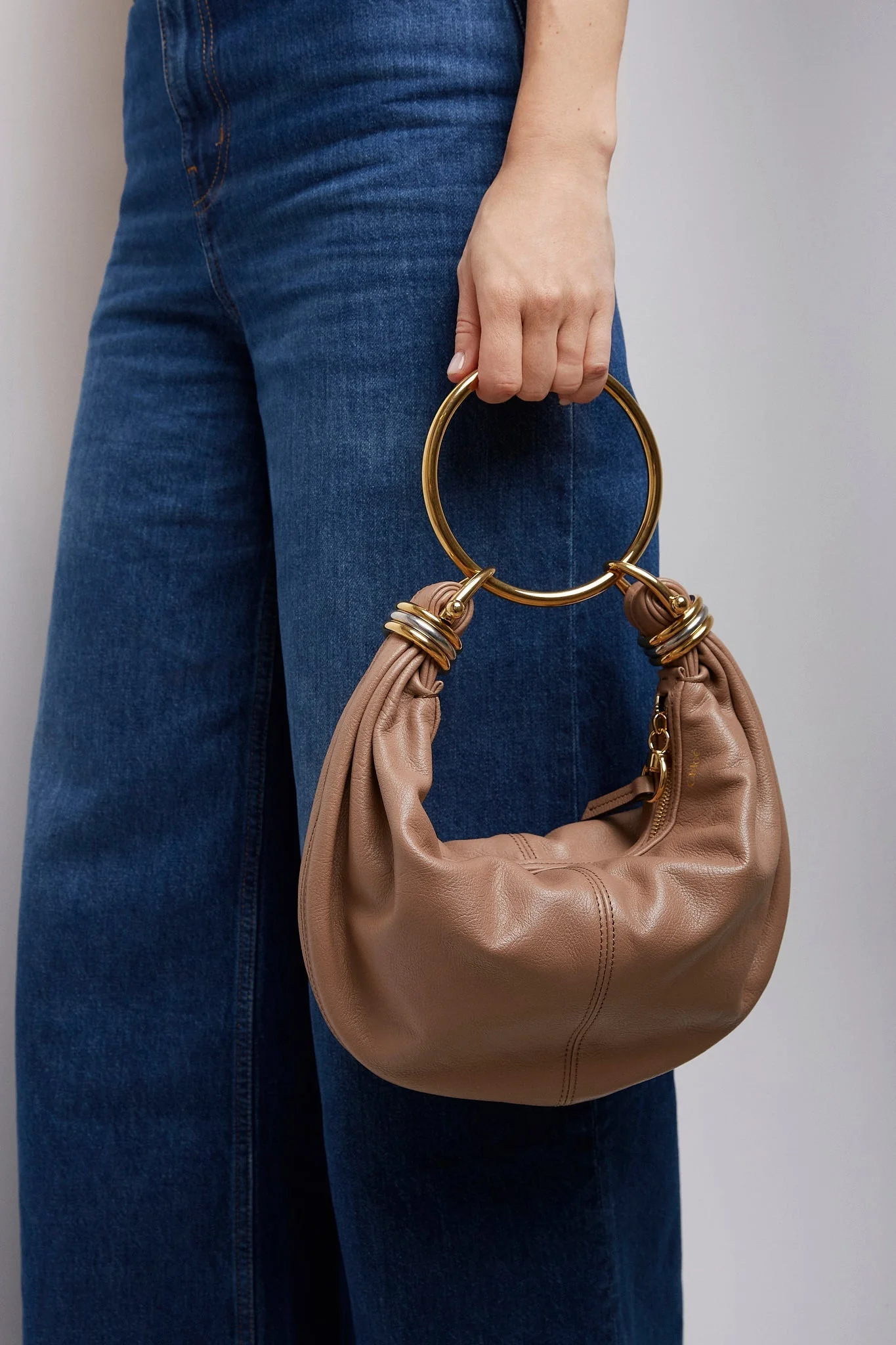 Small beige bracelet hobo bag - Image 6