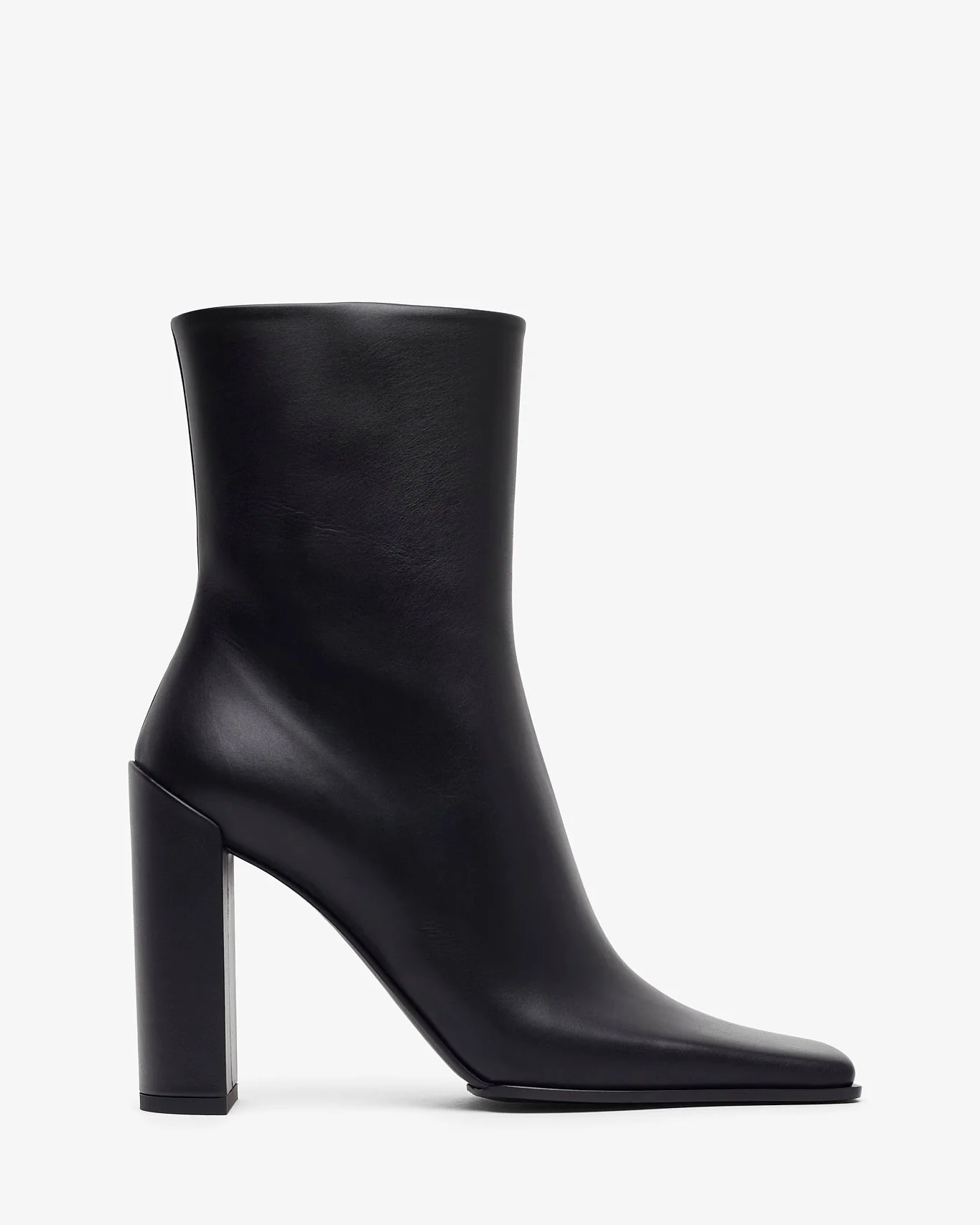 Square 90 black ankle boots