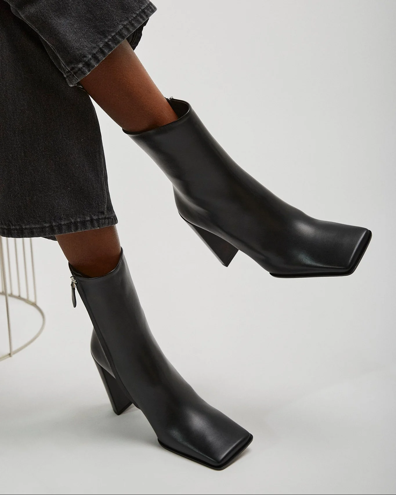 Square 90 black ankle boots - Image 2