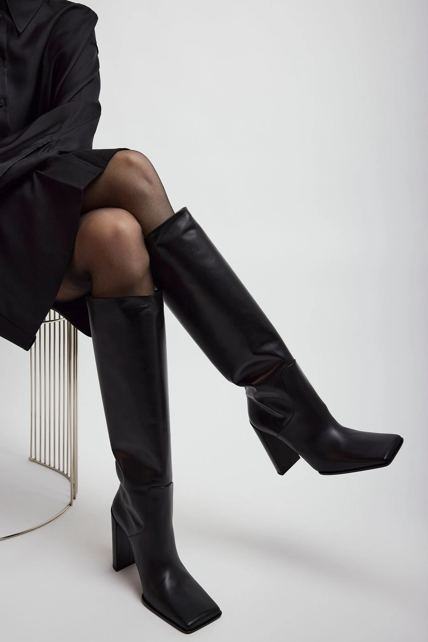 Square 90 black high boots - Image 7