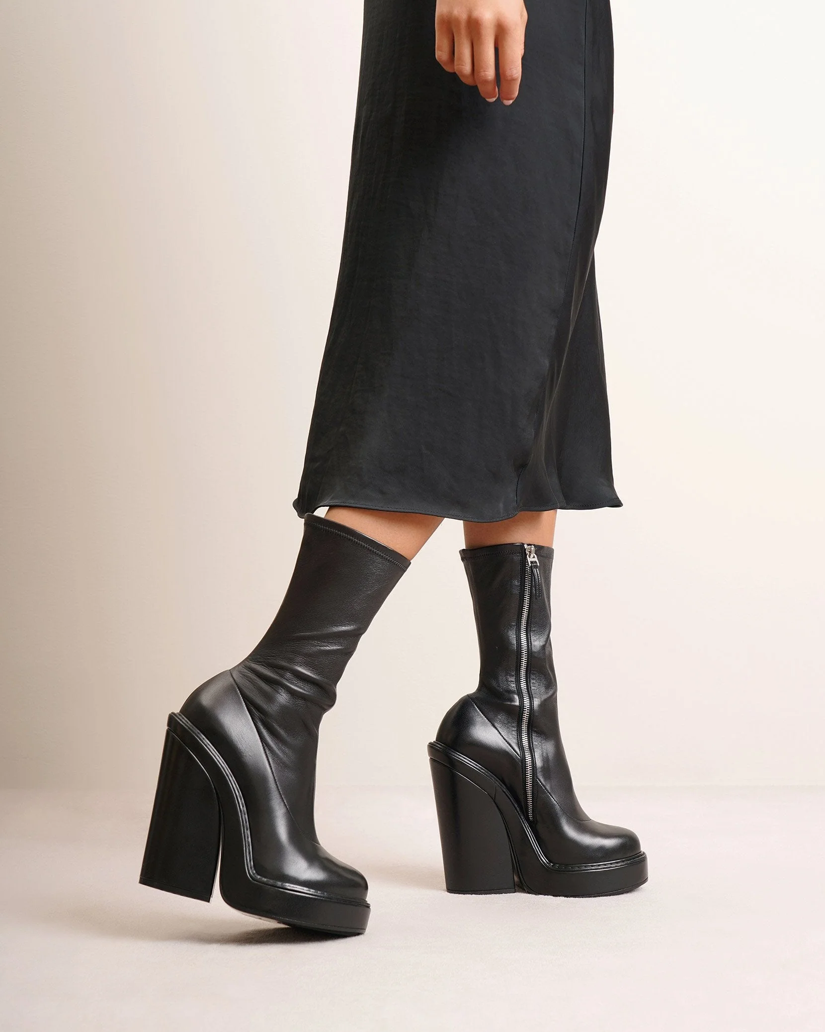 Stretch leather ankle boots - Image 2