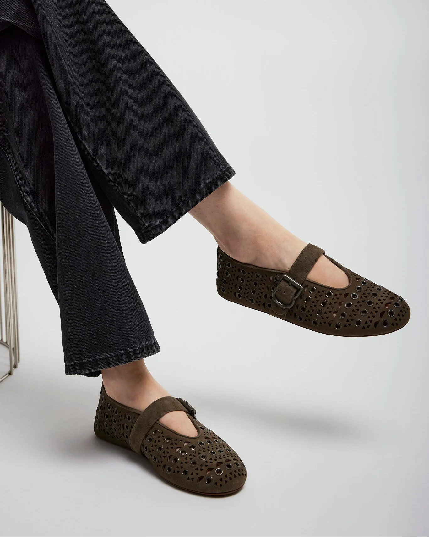 Vienne grey suede ballet flats - Image 2
