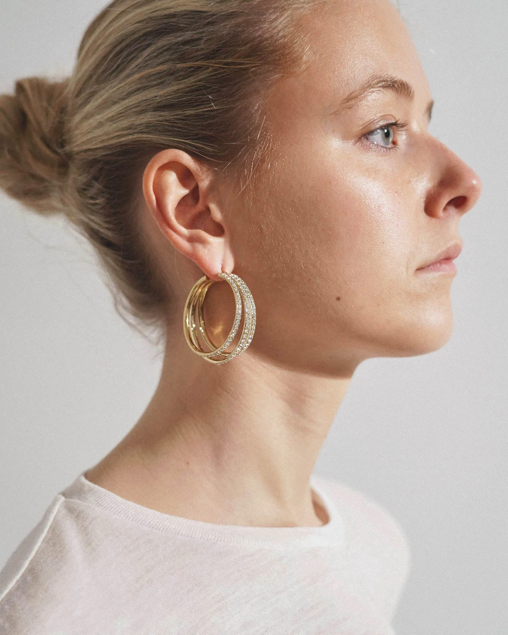 Vittoria hoop white and gold crystal earrings - Image 2