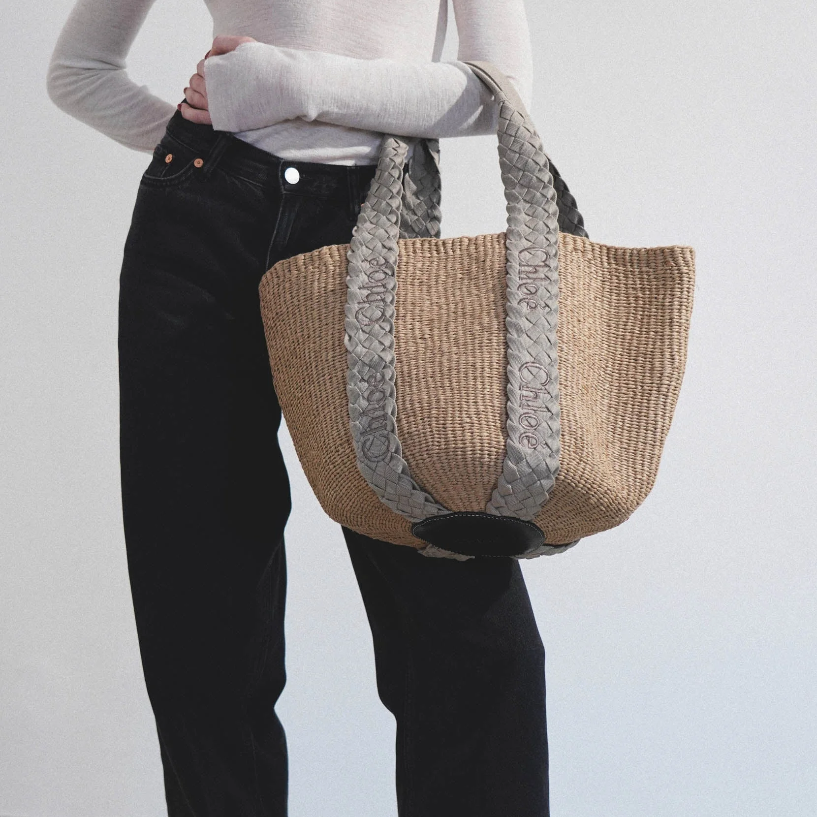Woody braided grey raffia bag - Image 6
