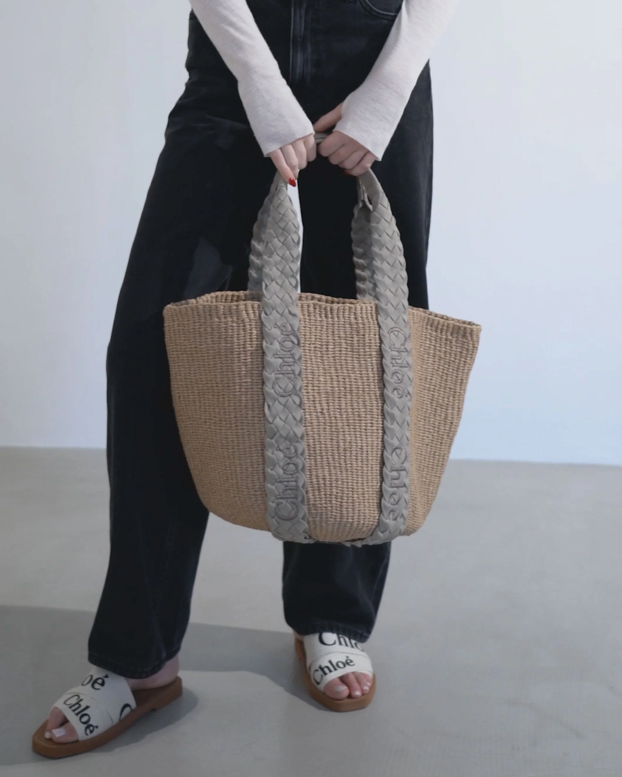 Woody braided grey raffia bag - Image 7