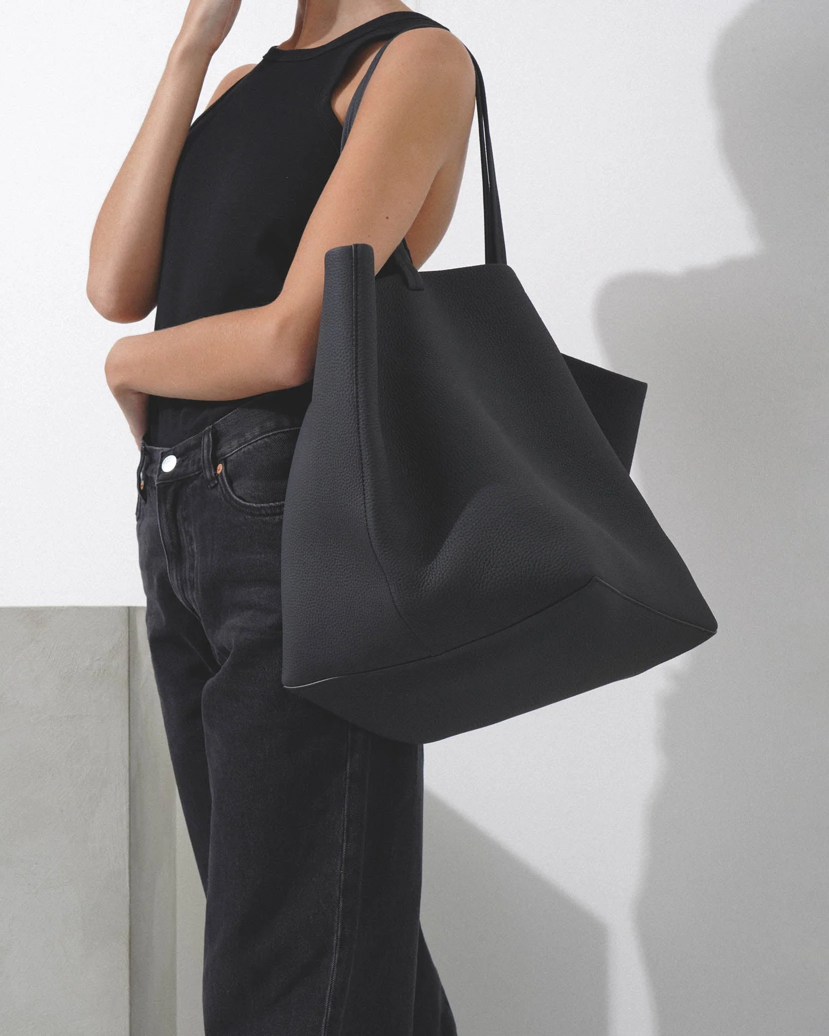 XL Park tote black matte grain bag - Image 2