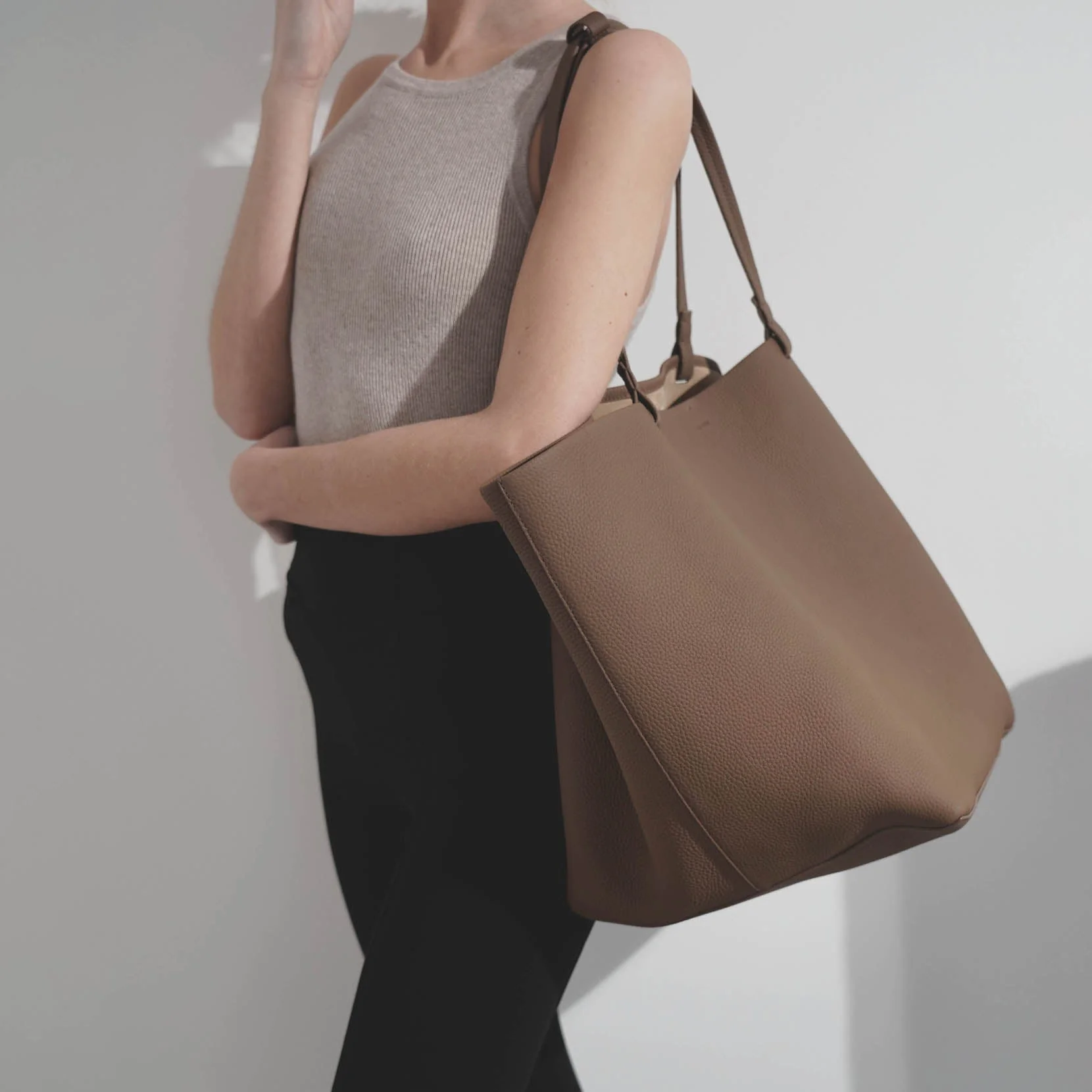 XL Park tote taupe matte grain bag - Image 6